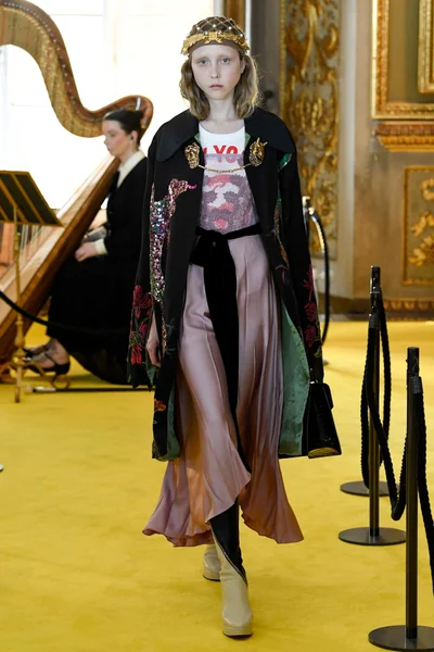 Look 70